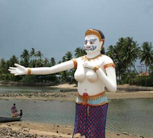Statuen beim Big Buddha