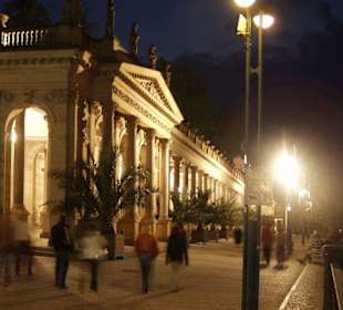 Mühlenkollonade bei Nacht (TVCzechia.com)