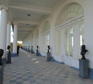 Белоснежная колоннада 