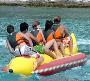 Wilde Fahren mit dem Bananaboot und Sitzkissen