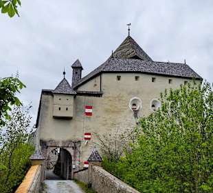 Eingang zur Burg Strechau