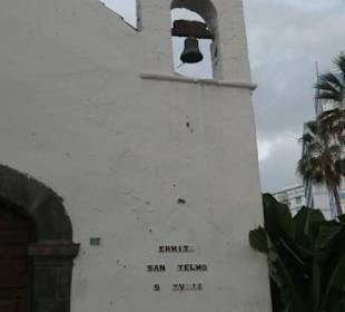 Ermita de San Telmo zwischen Promenade und Küste