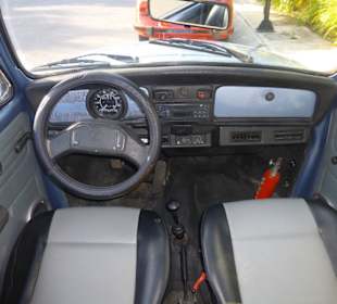 Blauer Vw Kaefer von Innen