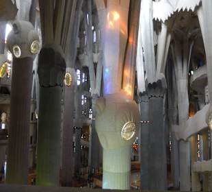Sagrada Familia wnętrze