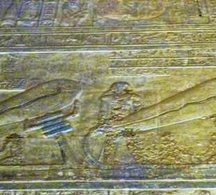 "Лампочка" на стенах храма