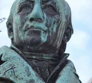 Ansichten des Peter-Friedrich-Ludwig Denkmals