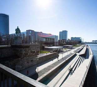 Uferpromenade Rheinboulevard Köln Deutz