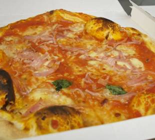 Knusprige Köstlichkeit aus unserem Pizz Pub