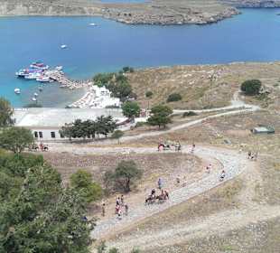 Der Weg nach oben vom Hafen