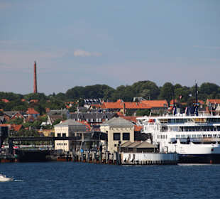 Blick auf die Altstadt von der Fähre
