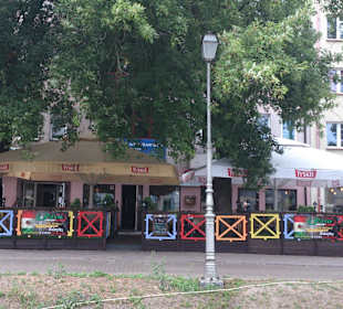 Wejście znajdujące się przy ulicy Paderewskiego