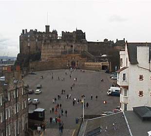 Vista dalla piazza esterna