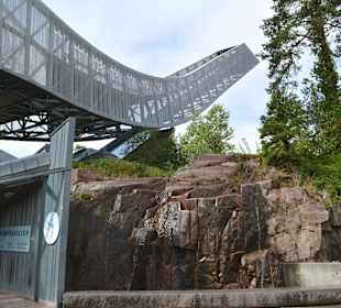 Holmenkollen seitliche Ansicht