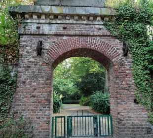 Zugang zum Fort IV im Volksgarten