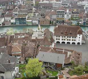 Blick vom Schloss auf Rathaus (daneben das Hotel)