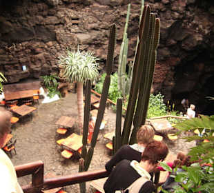 Abstieg in die Höhle