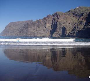 Playa los Guios i klify Los Gigantes