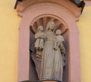 St. Anna: eine kleine Kirche in einem kleinen Dorf