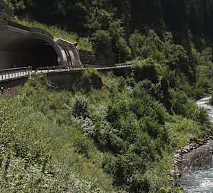 Tunnel am Bachbett der Gader