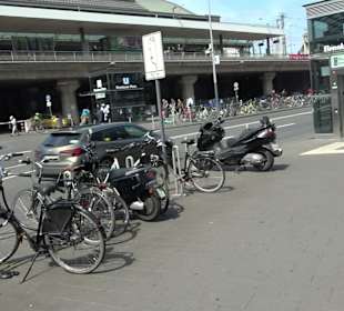 Obelisk des Tutanchamun von Rita McBride