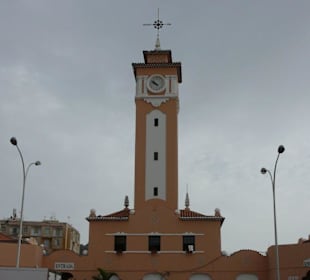 Hintereingang mit Uhrenturm