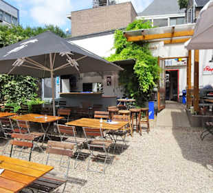 Blick in den Biergarten des Café Kittel