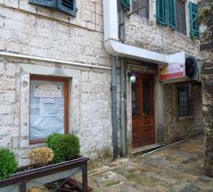 An einer engen Gasse der Altstadt