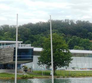 Thermalbad vom See aus betrachtet