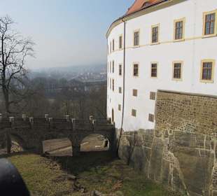 Pohled od zámku do údolí