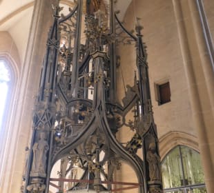 Turm vom Taufstein in der Severikirche