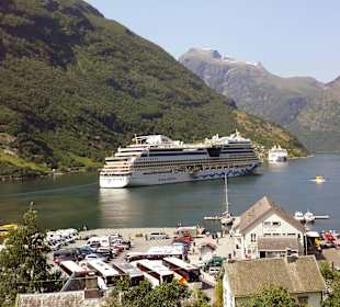 Mit AIDAsol im Geirangerfjord im Juli 2013