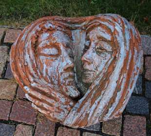 Steine im Garten von St. Michaelis