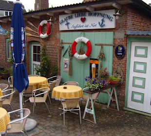 Draußen im Innenhof