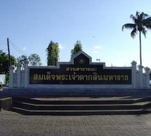 Im Park beim Taksin Maharat Denkmal 