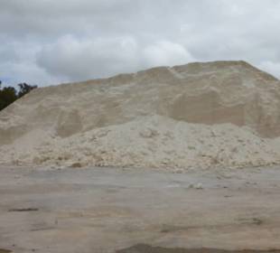 Salinen von Faro: Salzlagerung / Salzberge