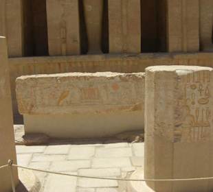 Auf dem Tempel der Hatschepsut