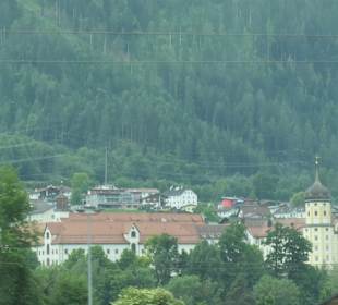 Blick zu Stift Stams mit der Stiftskirche