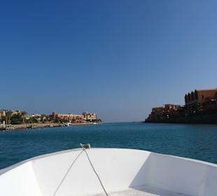 Mit dem Motorboot durch klein Venedig von Ägypten