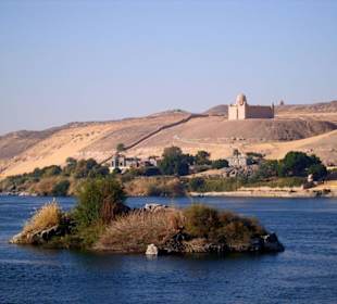 Blick zum Aga Khan Grabmal