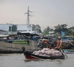 Waren bis zum Bootsrand!