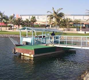 Kleiner Bootsteg im Manar Mall-Park