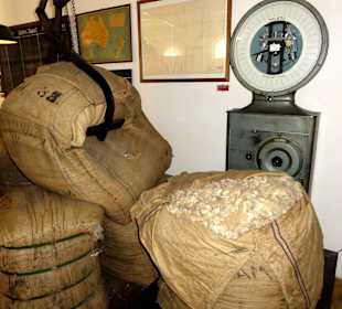 Anlieferung der Rohwolle in Ballen