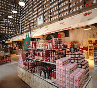 Tausende von Kaffeekannen