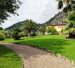 Zugang zum Fischereimuseum im Park der Villa Boghi