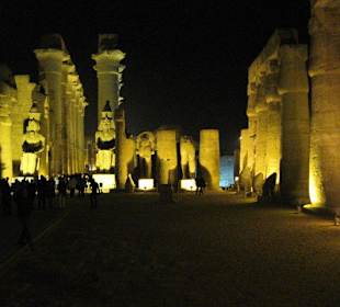 Luxor Tempel bei Nacht