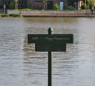 Hafenpromenade / Uferpromenade Leer