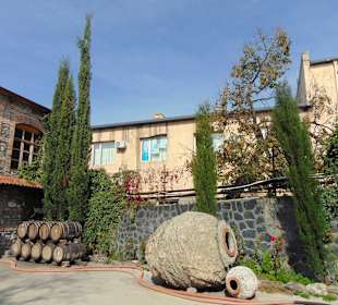 JSC Corporation Kindzmarauli Weingut