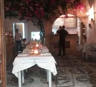 Essen in herrlichen Innenhöfen