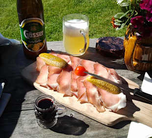 Brotzeit auf der Gottschaunalm/nahe Prägraten