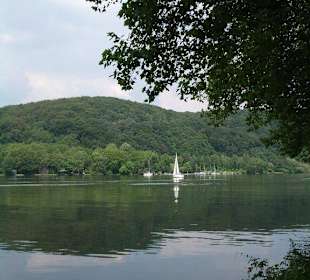 Blick auf den See und Bootsanleger